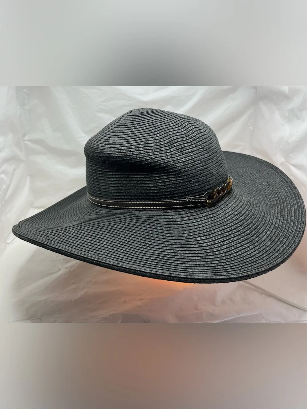 The Unbranded Brand elegant black